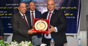 رئيس مصلحة الضرائب يعلن انتهاء مشكلة ضرائب المرشدين السياحيين