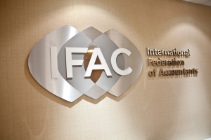 الاتحاد الدولي للمحاسبين يتعهد بتقديم دعم مستمر لمجلس معايير الاستدامة الدولية الجديد