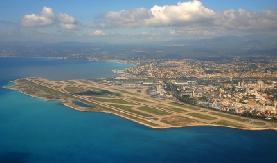 فرنسا تعتزم فرض ضريبة بيئة على رحلات الطيران التي تقلع من أراضيها
