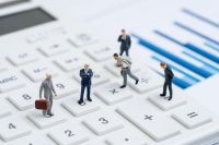 كيفية تحديد تكلفة تصنيع المخزون تحت التشغيل